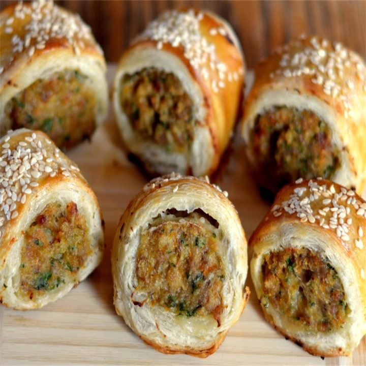 how to make sausage rolls with sausage mince